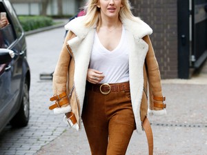 Ellie Goulding a 70-es évekből lépett ki