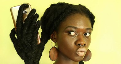 Elképesztő! Hajából készít lenyűgöző szobrokat ez a lány