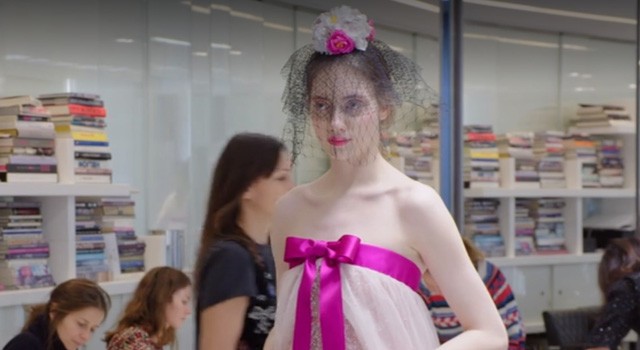 ´Úgy néz ki, mint egy öregember fenekén a szőr´ - szuperközeliben a divatvilág csúcsa