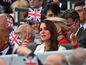 Kate Middleton stílusos szettje a hetvenes éveket idézi