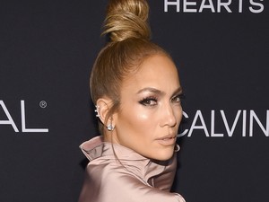 Ilyen kockás hasat még nem láttál: Jennifer Lopez elképesztően fest
