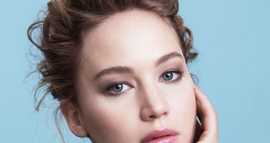 A Dior is Jennifer Lawrence függő