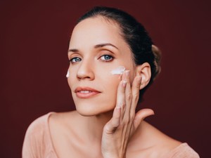 Tönkreteheti az arcod a nem megfelelő bőrápolás: ezeket a hatóanyagokat tilos összekeverni