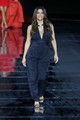 Az 51 esztendős Eva Longoria számára nagyon fontos a megfelelő mennyiségű alvás, mindig ugyanabban az időben fekszik le aludni. Nem hagyná ki a napi testmozgást sem – például az erősítő edzést vagy a súlyemelést –, amit nem csupán fizikai teendőnek tekint, hanem elengedhetetlen mentális egészségügyi időnek. Minden egyes nap meditál, még ha csak öt percet is, hogy csökkentse a stresszt. 