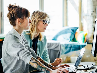 A szoftverek nagy részét férfiak találták ki, de a technológiát a nők alakítják: egy olyan jövőt kódolnak, ami kreatívabb, befogadóbb, sokszínűbb lesz, mint valaha