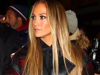 Jennifer Lopez kockás kabátját bárki szívesen elfogadná, annyira menő