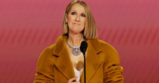 Összeszorul a szívünk: a nagybeteg Céline Dion könnyeivel küszködve öleli fiát a párizsi olimpián