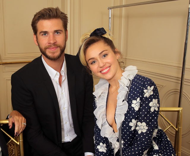 miley cyrus, liam hemsworth, variety, sztárok, szerelem, miley cyrus és liam hemsworth