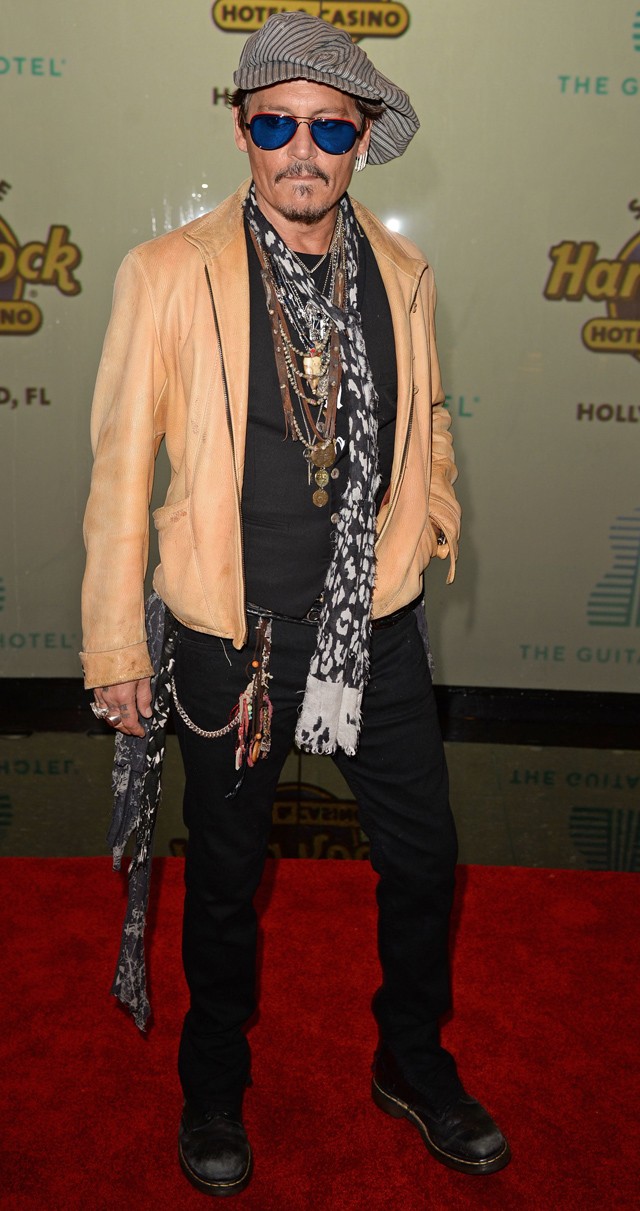 Ennyire őrült cuccban csak egy ember nézhet ki jól, Johnny Depp