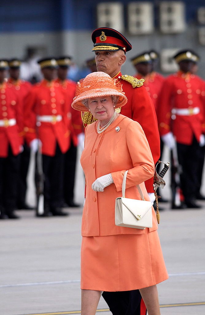 8 érdekes tény, amit nem tudtál II. Erzsébet királynő öltözködési szokásairól 