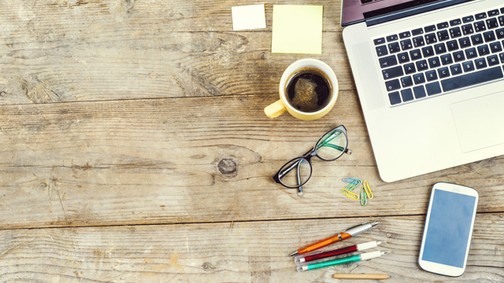 Rendetlen az íróasztalod? Így szüntesd meg a káoszt a hatékony munka érdekében