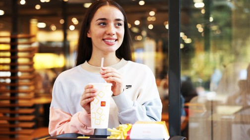 Fedezd fel a Nyugati McDonald's új partihangulatát: Fényfestés és élő DJ minden hétvégén!