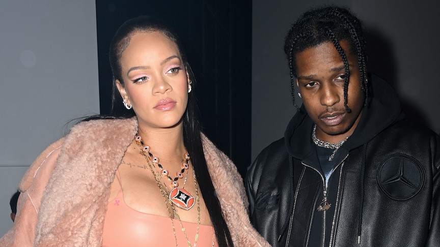 A várandós Rihanna dögös barackszínű miniben jelent meg az Off-White bemutatón Párizsban