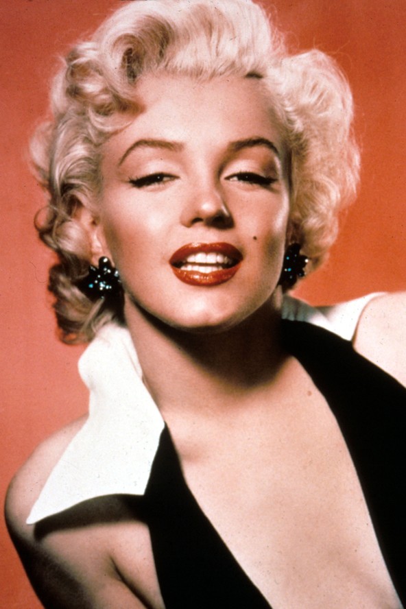 És íme, a történelem leghíresebb szeplője Marilyn Monroe-é, aki bebizonyította, hogy bizony a szépségpöttyös Szőkék előnyben.