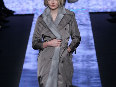 Magyar királynő Milánóban: Enikő villantós szettben a kifutón