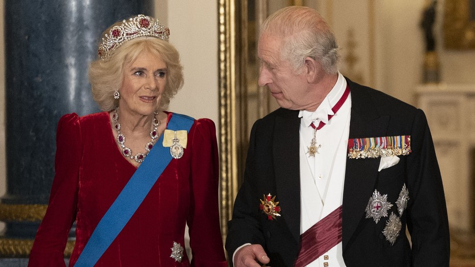 Károly Király és Kamilla királyné ragaszkodnak Erzsébet királynő karácsonyi hagyományaihoz