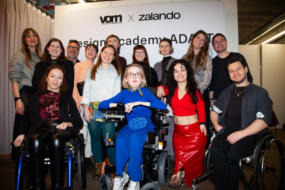 A divatiparban egyre fontosabb a testpozitív és inkluzív irányzat, gyakrabban jelennek meg plus size vagy mozgáskorlátozott modellek a magazinokban