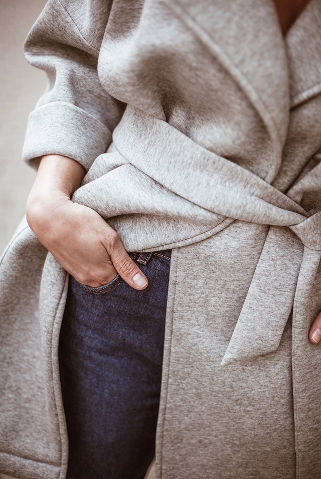 Egy nagyon trendi szettben hangolódik Cakó Kinga a Women Of The Year gálára