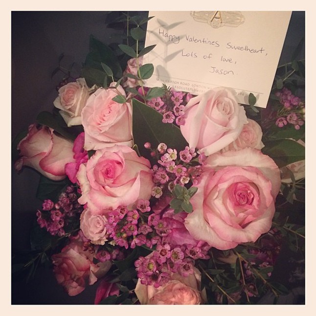 Rosie Huntington-Whiteley ezt a gyönyörű csokrot kapta szerelmétől, Jason Stathamtől.