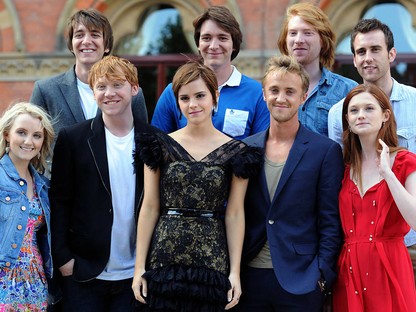 Emma Watson és Tom Felton összehozták a Harry Potter sztárjait egy karácsonyi partira