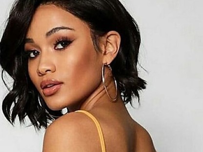 Újabb modell mutatja meg a striáit, lassan teljesen átalakul a divatvilág 