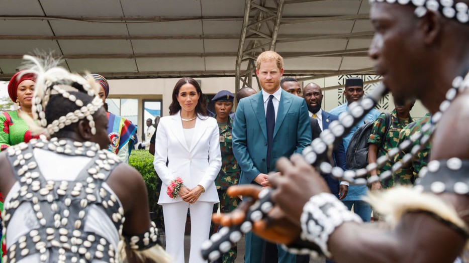 Meghan Markle tökéletesen váltogatja a hivatalos és visszafogott, valamint a különleges, extra nőies ruhadarabokat