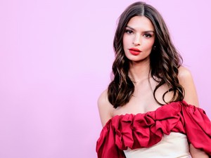 Emily Ratajkowski Instagramon dönti le a szoptatással kapcsolatos tabukat: imádjuk érte