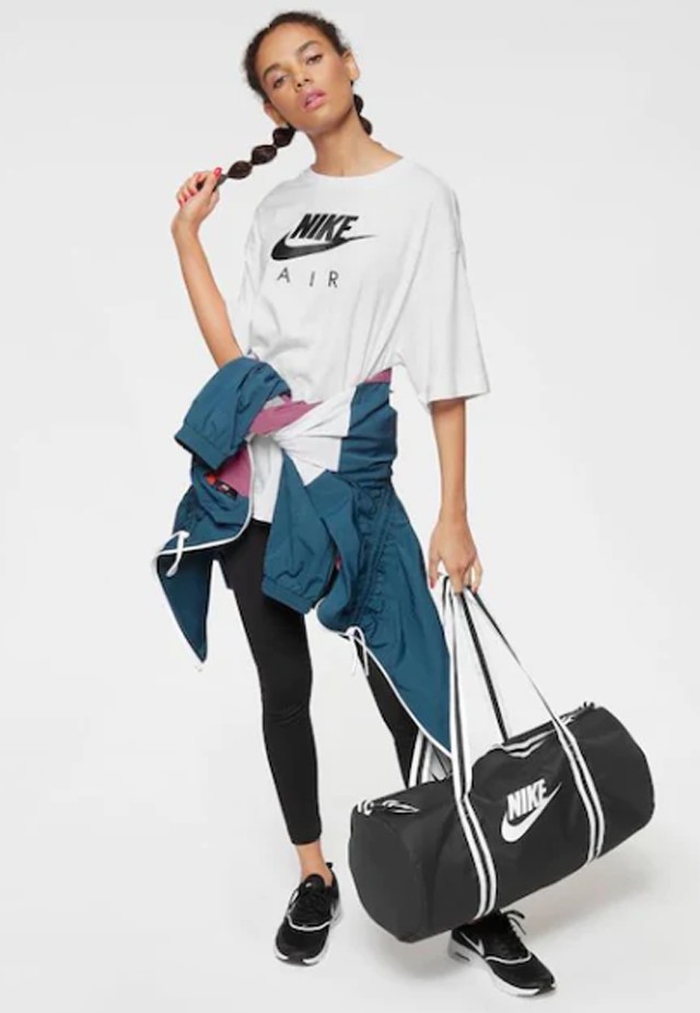 NIKE 9867 Ft ABOUT YOU