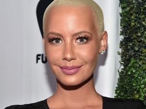 Elhiszed? Tényleg a szőrös punciját mutogatja Amber Rose az Instagramon