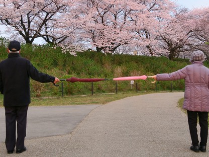 Etikett szabályok, amiket a távolságtartás idején be kellene tartanod