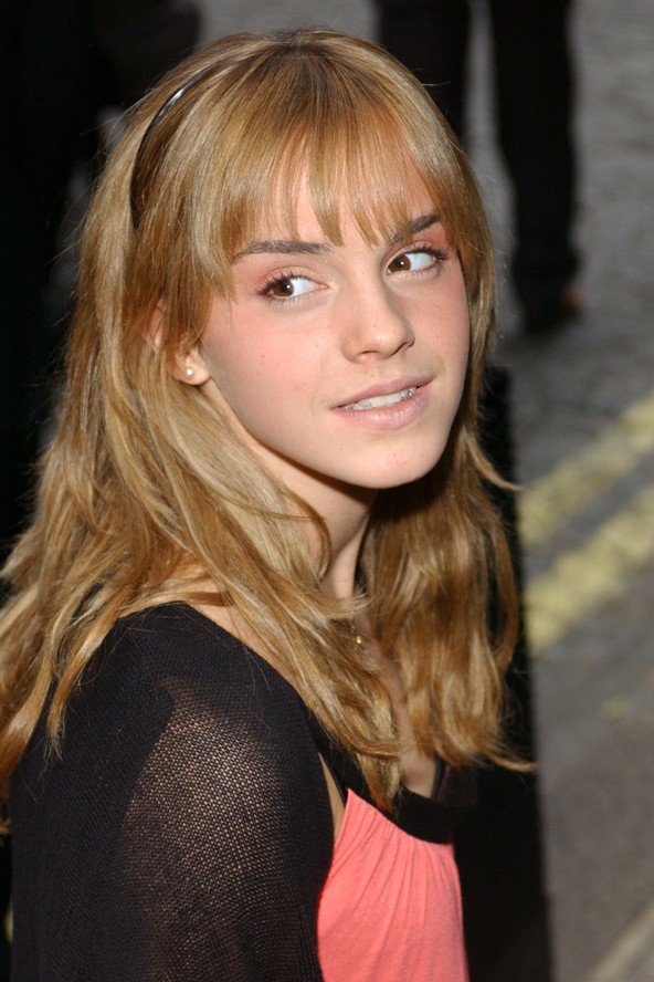 2006-ban világosabb hajszínre váltott és frufrut vágatott magának.