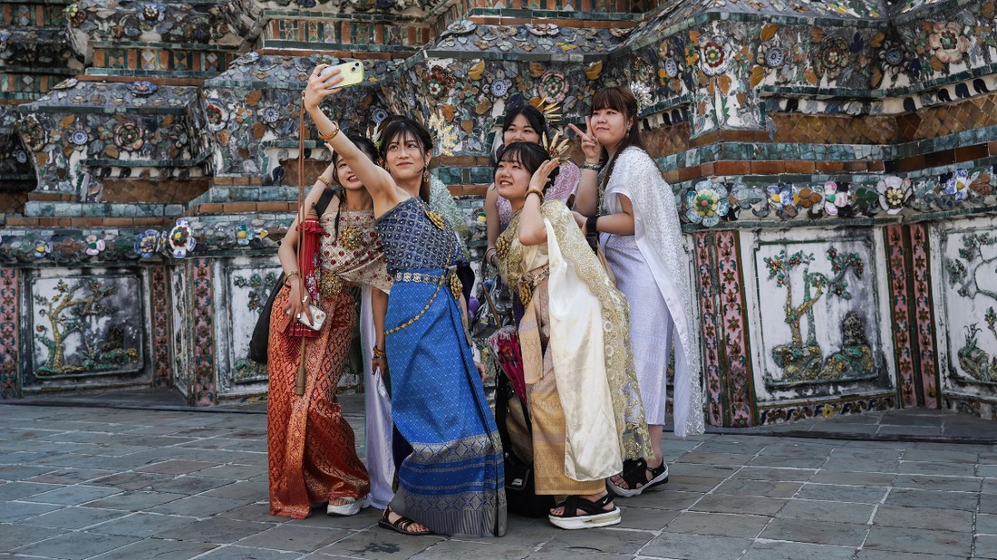 Bangkokban járva a turistalátványosságokon túl az ember szembesül a szegénységgel, ami egyébként itthon is ugyanúgy jelen van