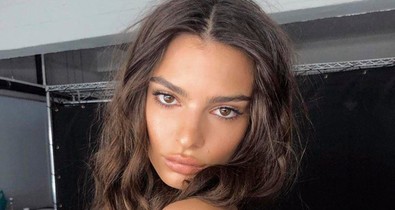 Emily Ratajkowski csak úgy meztelenül kiállt az erkélyre