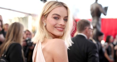 Margot Robbie megjelenését tönkretette a boa-úszógumi