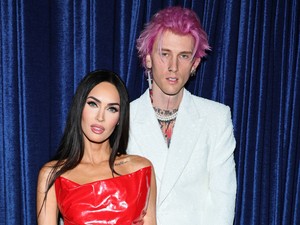 Megan Fox és Machine Gun Kelly az első közös gyermeküket várják, nagyon szokatlan fotóval jelentették be a gólyahírt