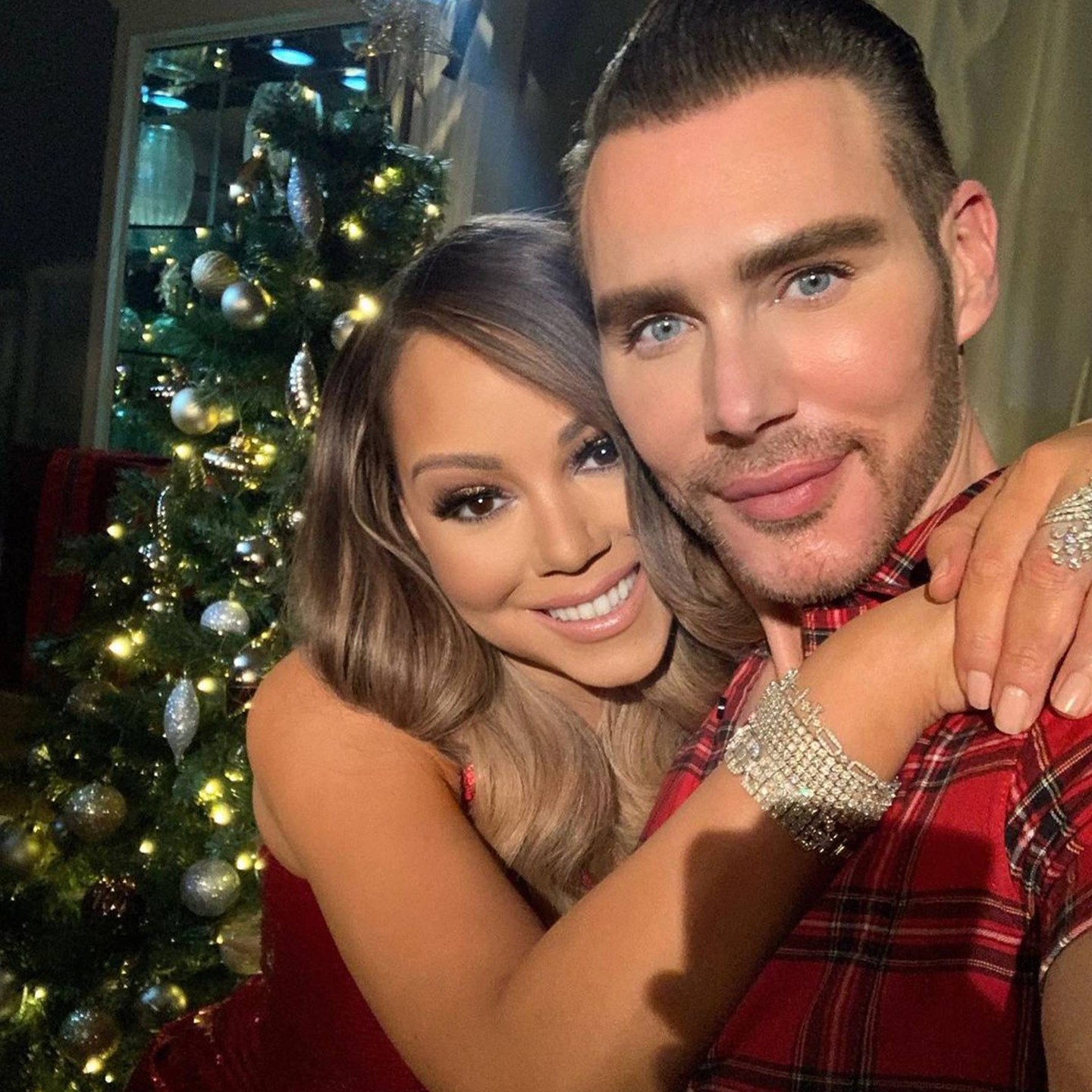 A karácsony királynője, Mariah Carey ízléses fával várja az ünnepet.