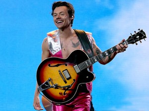 Harry Styles szeme megsérült, mert egy rajongó megdobálta - Üdv a valóságban, ahol úgy tűnik, semmi sem számít