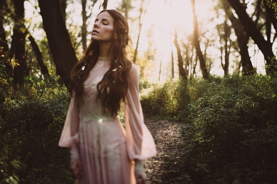 A tündérmesék menyasszonyai elevenednek meg Nora Sarman Wilderness kollekciójában