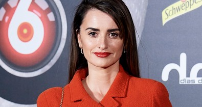 Penélope Cruz olyan tökéletesen viseli a piros színt, mint senki más