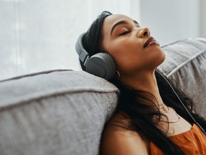 Gyakran hallgatsz szomorú zenéket? Így hat rád valójában