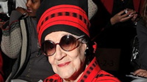 90 felett is az éjszakai élet sztárja volt, egy divatbemutatón hunyt el