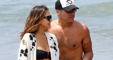 Újabb nap, újabb szexi bikiniben Jessica Alba