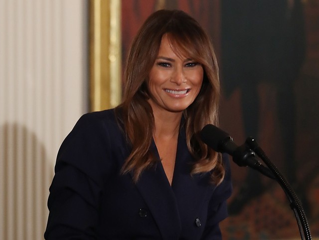 Mi a fene történik Melania Trump hajszínével?