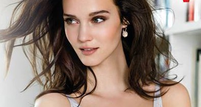 Gyönyörű magyar modellünk a Triumph új kampánylánya