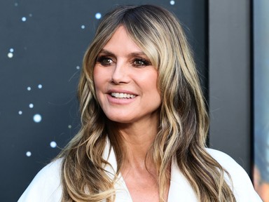 Heidi Klum félmeztelen képe felperzselte az internetet, bizarr fotón mutatta meg fedetlen kebleit az 52 éves modell