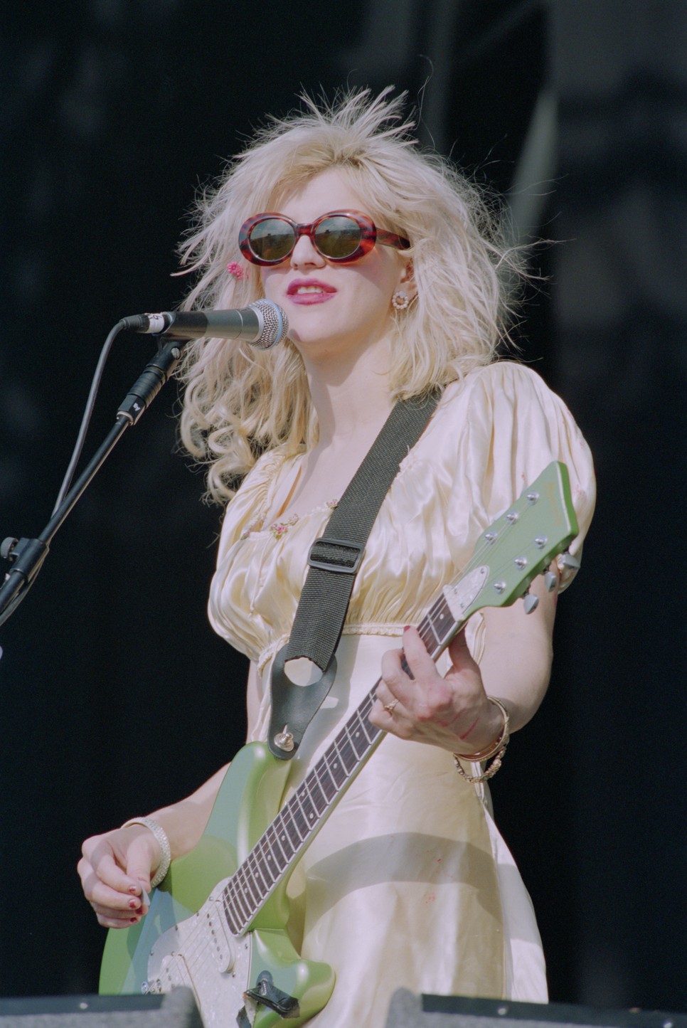 A babydoll ruha Courtney Love egykori grunge esztétikájának ikonikus darabja volt