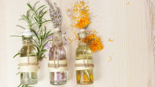 Az öt leghatékonyabb illóolaj, aminek minden háztartásban ott a helye