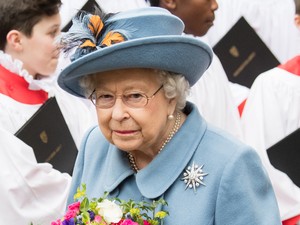 II. Erzsébet királynő divatozása ma a legvagányabb