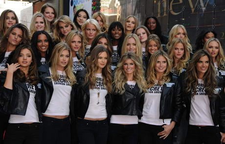 Enikő a legfelső sorban, bal oldalon.