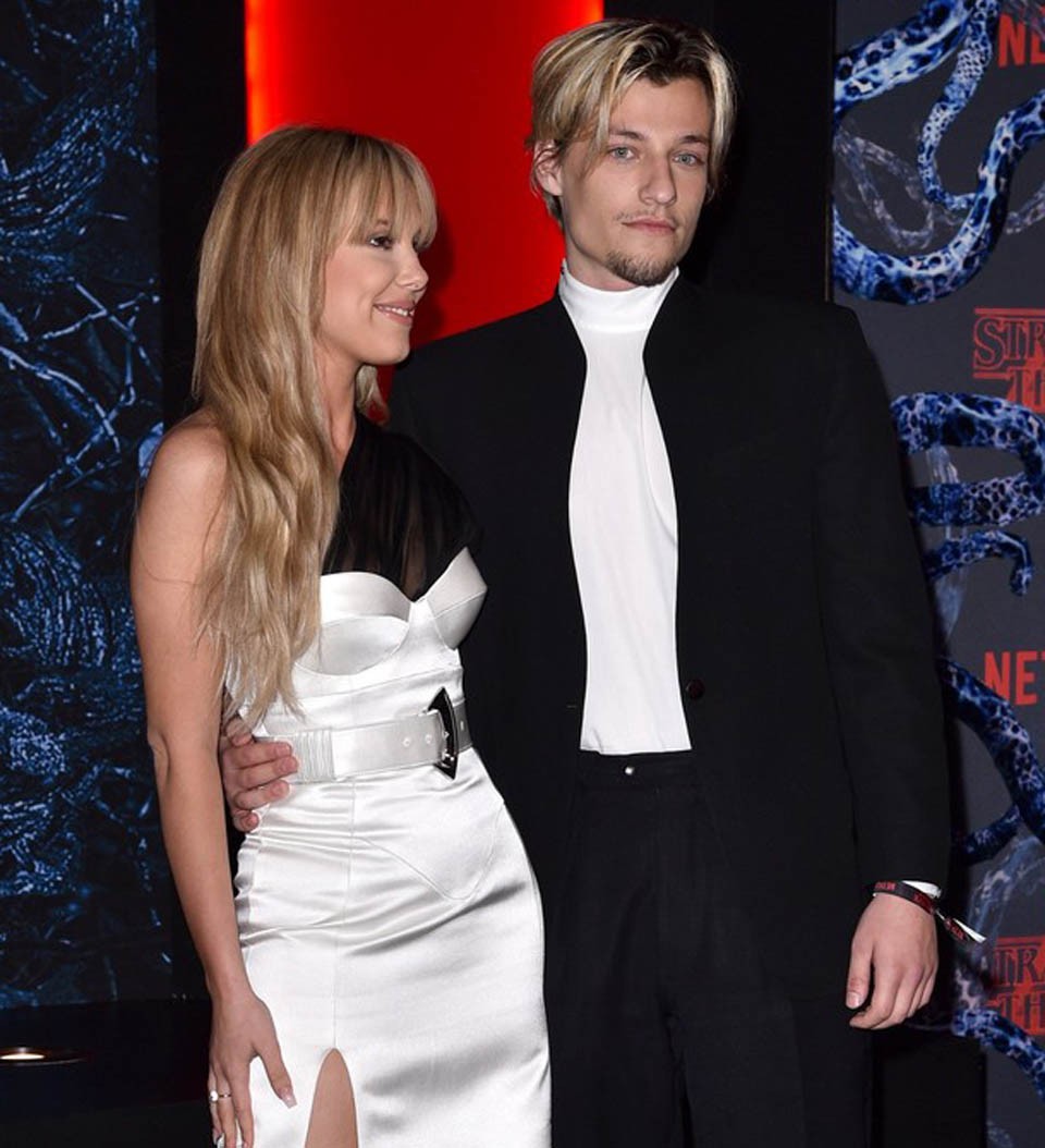  Millie Bobby Brown a barátjával, Jake Bongiovival a vörös szőnyegen